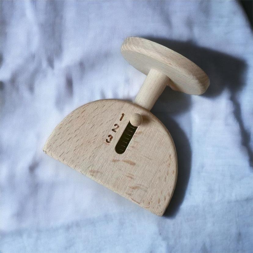 Wooden_Weighing_Scale_Early_Maths_Learning_Pretend_Play_Toy_wooden-weighing-scale-pretend-play-4