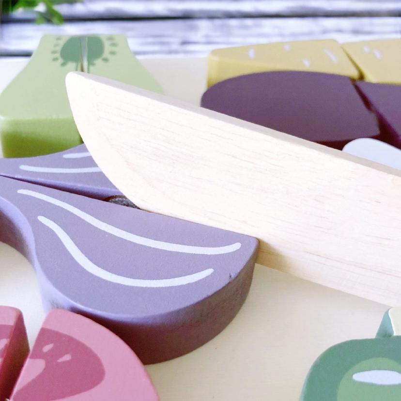 Wooden_Role_Play_Toy_Food_Cutting_Kitchen_Pretend_Play_Set_nunukids-food-cutting-board-4