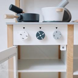 Wooden_kitchen_and_fridge_pretend_play_set._nunukids-kitchen-11