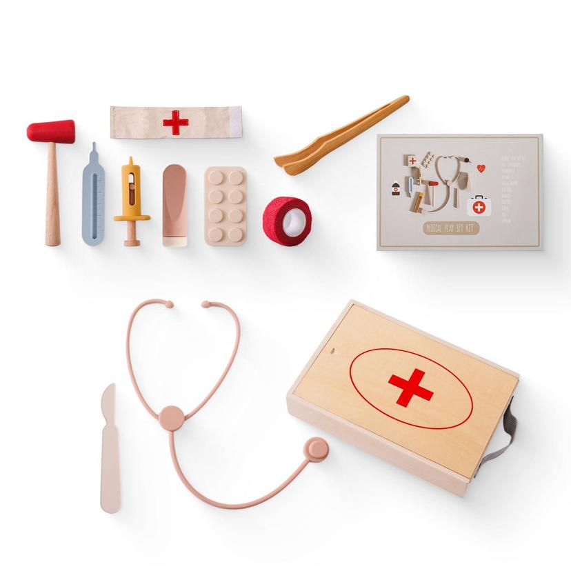 Wooden_Doctor's_Kit_Pretend_Play_Children_Toy_wooden-toy-doctors-kit-1