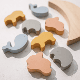 Silicone_Stacking_Balancing_Animals_on_Wooden_Moon_Toy_4