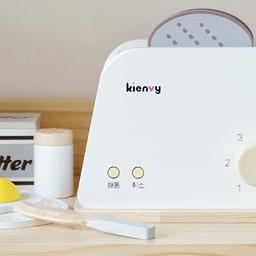 Korean_brand_Kienvy_wooden_toaster_kitchen_pretend_role_play_kienvy-wooden-toaster-4