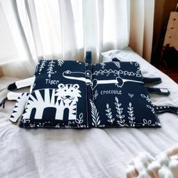 Baby_Cloth_Black_White_Red_book._Sensory_tail_series_baby-cloth-book-jungle-3