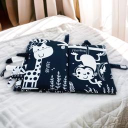 Baby_Cloth_Black_White_Red_book._Sensory_tail_series_baby-cloth-book-jungle-1