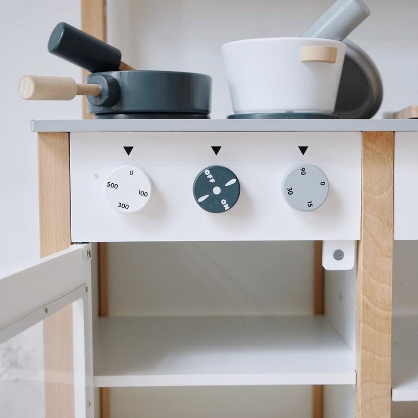 Wooden_kitchen_and_fridge_pretend_play_set._nunukids-kitchen-11