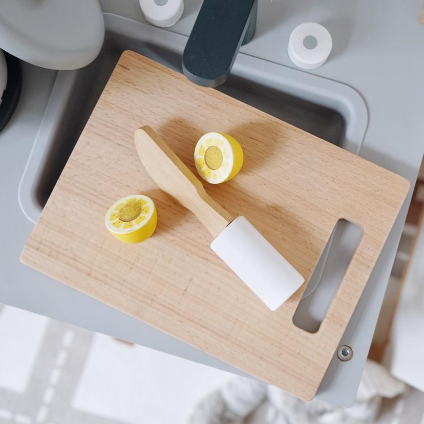Wooden_kitchen_and_fridge_pretend_play_set._nunukids-kitchen-9