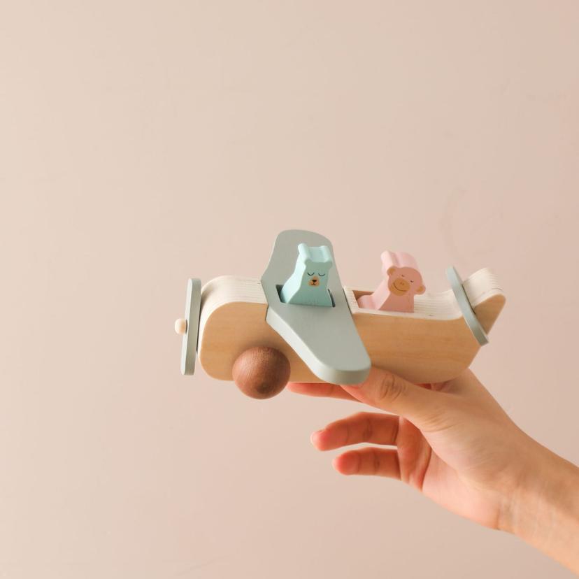 Wooden_airplane_with_passengers._Pretend_Play_Children_Toy_Gift_wooden-airplane-3_a2a2e4dd-d2a3-4413-af12-a7ebb79066