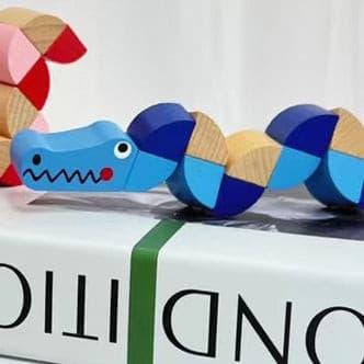 Twisting_Wooden_Children_Toy._blue_91e7dc49-3deb-4703-970a-47f1b031c8fa