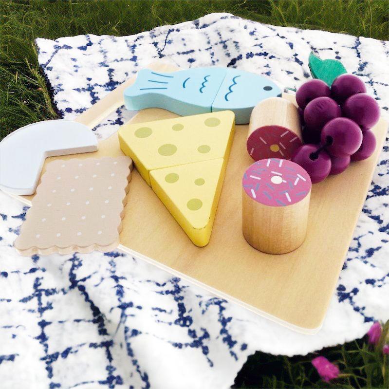 Magnetic_Play_Food_Set._Pretend_Play._Wooden_Kitchen_Toy._wooden-magnetic-cutting-1