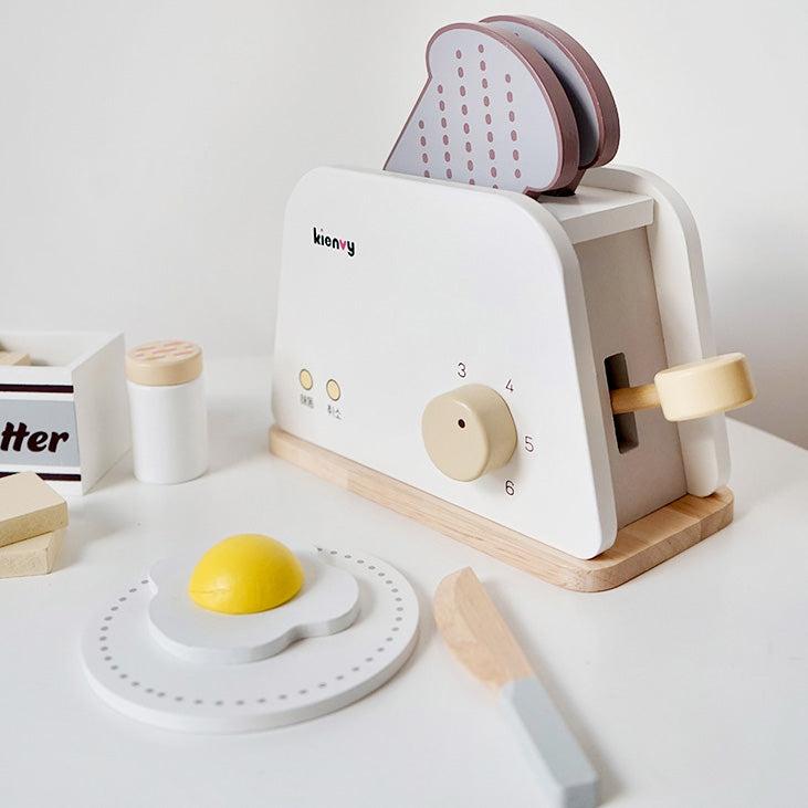 Korean_brand_Kienvy_wooden_toaster_kitchen_pretend_role_play_kienvy-wooden-toaster-1