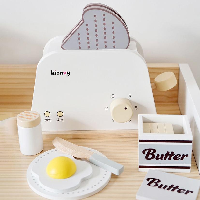 Korean_brand_Kienvy_wooden_toaster_kitchen_pretend_role_play_kienvy-wooden-toaster-0