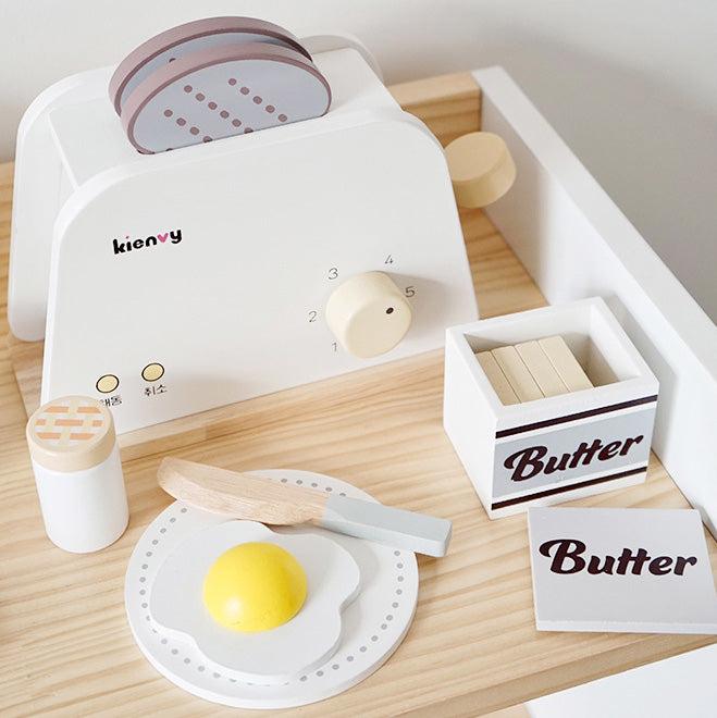 Korean_brand_Kienvy_wooden_toaster_kitchen_pretend_role_play_kienvy-wooden-toaster-2