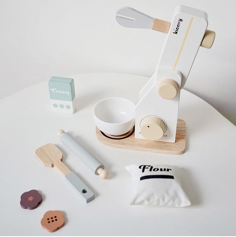 Korean_brand_Kienvy_wooden_mixer_kitchen_pretend_role_play_kienvy-wooden-mixer-2