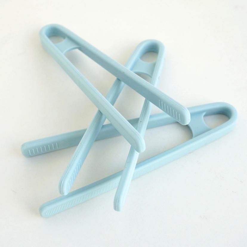 Food_Grade_Tweezer_Sensory_Play_Tool._Set_of_3_different_colour_silicon-sensory-tweezer-blue