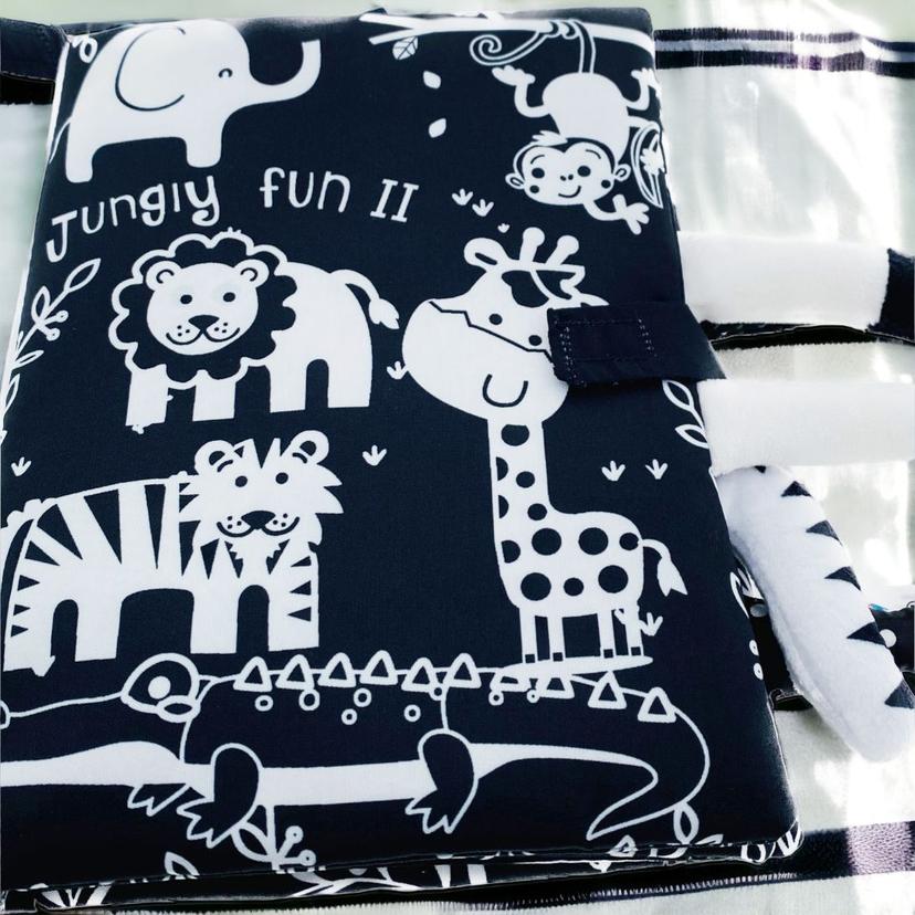 Baby_Cloth_Black_White_Red_book._Sensory_tail_series_baby-cloth-book-jungle